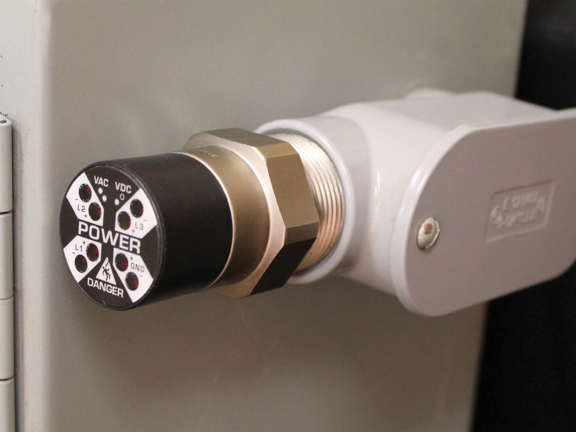 NPT CONDUIT ADAPTER FOR VOLTAGE INDICATORS