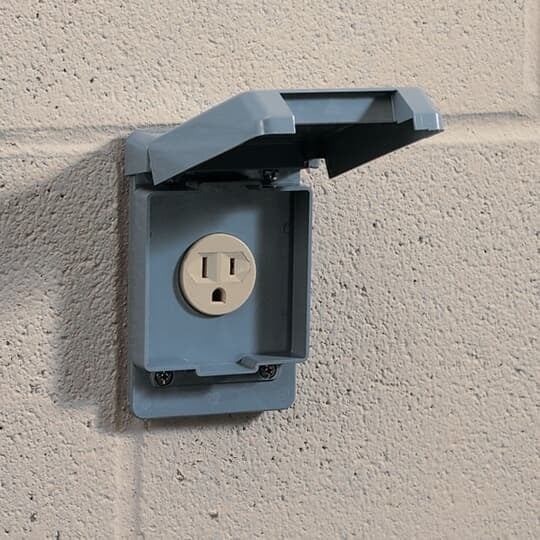 1-gang weatherproof 15 AMP Vertical Mount Single Receptacle Box Cover - Gray