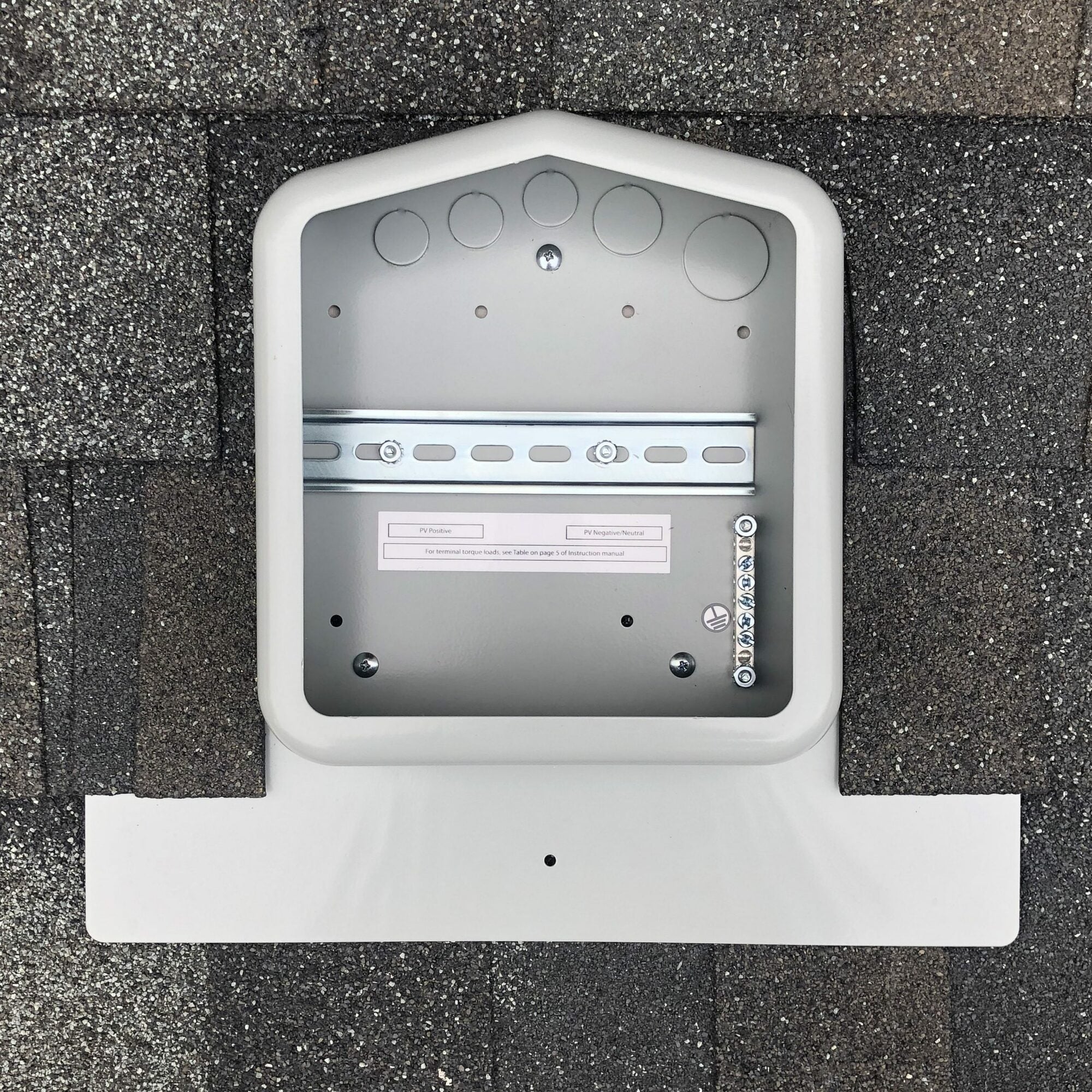 SolaDeck with 5 position ground block, gray