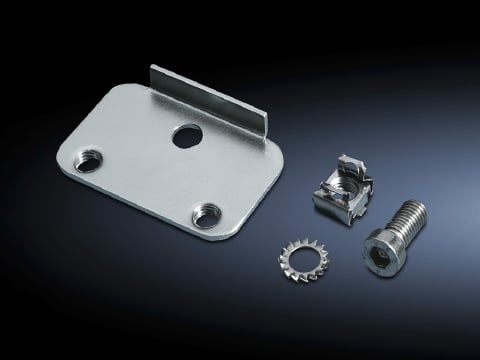 Base/plinth adaptor, for levelling feet
