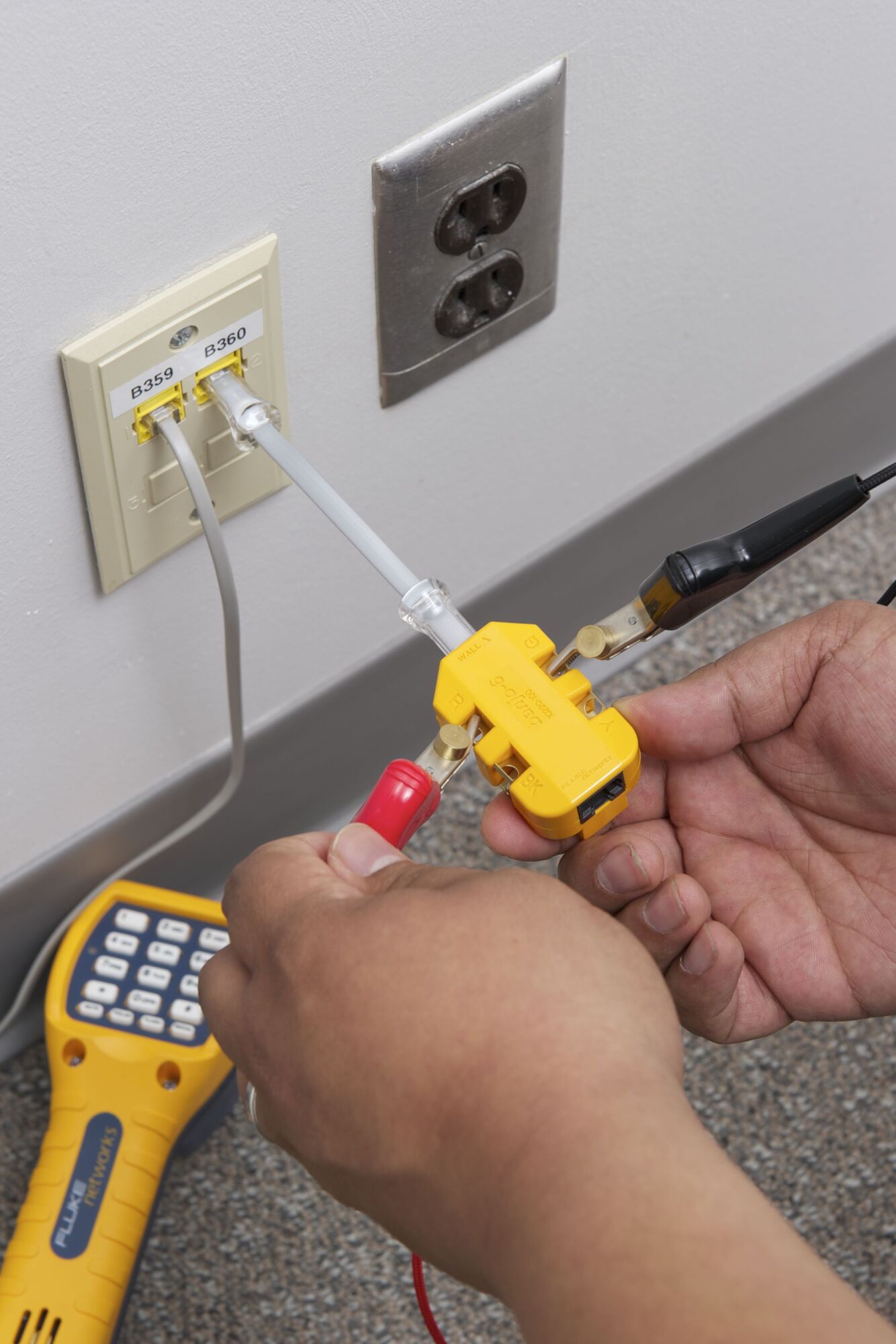 8-WIRE IN-LINE MODULAR ADAPTER WITH K-PLUG