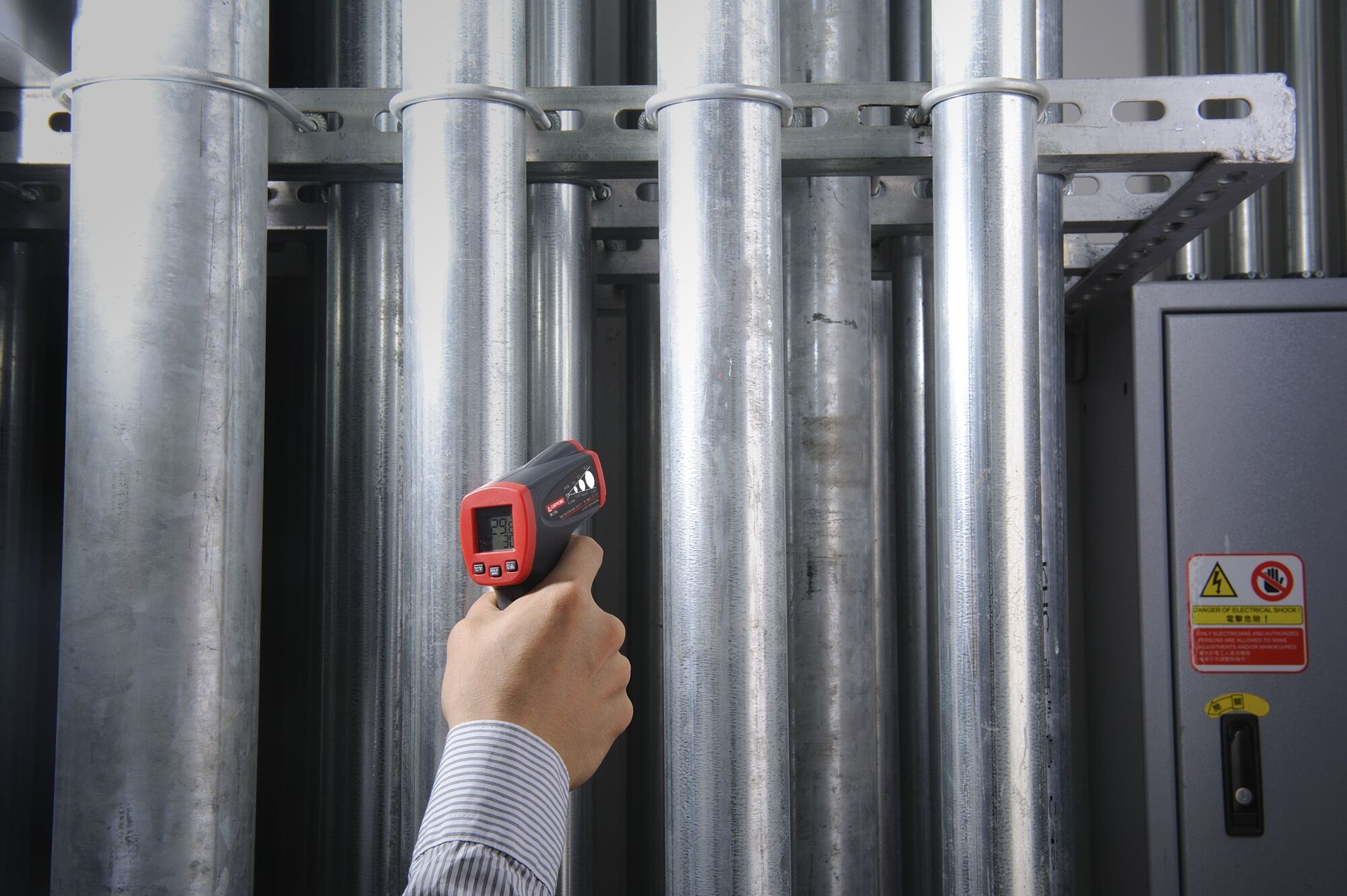 Infrared Thermometer, Temperature Range: -32 To 1050 DEG C, Focus Spot Size And Distance: 20:1, Accuracy: Plus/Minus1.8 PCT, Resolution: 0.1 DEG C/0.1 DEG F, Spectral Response: 8 - 14 UM, Laser Sighting: 630 - 670 NMTR, Response Time: 250 MS, Emissivity: 0.95, Repeatability: Plus/Minus0.5 PCT Of Reading Or Plus/Minus1 DEG F (Plus/Minus0.5 DEG C), Whichever Is Greater, Display: LCD, Included: Carrying Bag, Battery And Instruction Manual, Ambient Temperature Range: 0 - 40 DEG C, Battery Type: 9V (6F22 Alkaline), Memory Recall: Min/Max, Dimensions: 138 MM Length X 53 MM Width X 169 MM Height, Battery Life: 10 HR With Laser And Backlight On, 30 HR With Laser And Backlight Off