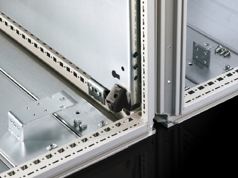 Baying clamp, horizontal, for back-to-back mounting