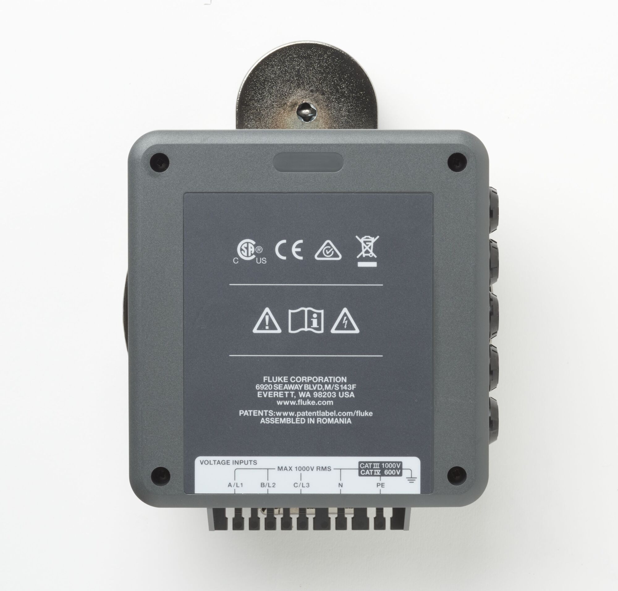 1 x PQ400 enclosure, 4 x Fluke-17XX IFLEX Male-Male Cable 2m, cable marker set 3P+N+PE, cable ties and instruction sheet.
