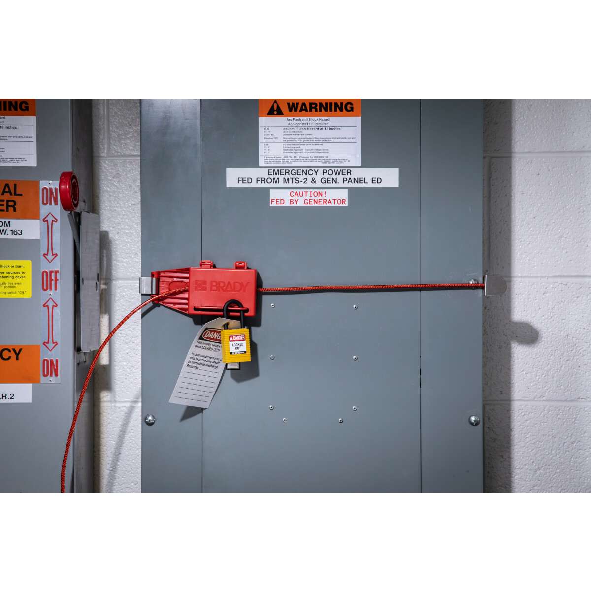 たた 151633 Panel Lockout, 0.19 in Dia x 3.2 ft L Steel Cable, 4 Padlo