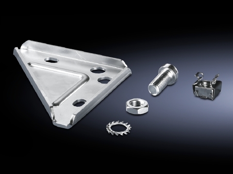 Base/plinth adaptor, for twin castors