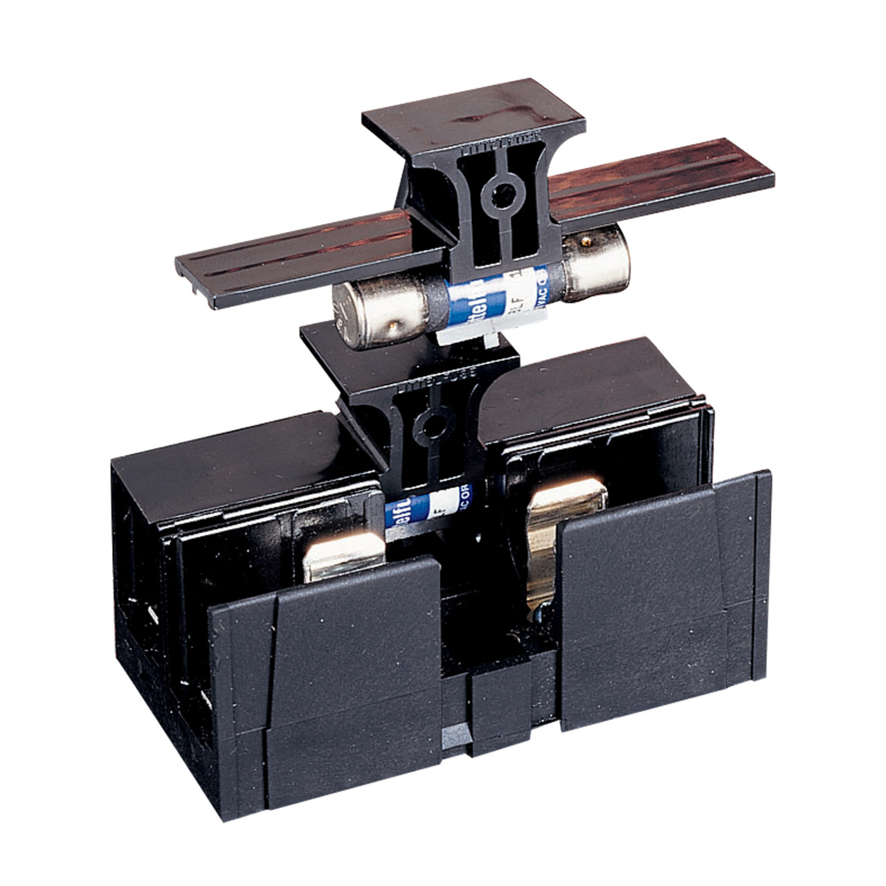 The Littelfuse Class CC and Midget fuse cover puller is designed to provide protection to personnel, as well as make removal of fuses from fuse blocks easy and safe. Once installed on the fuse, the cover puller allows removal of the fuse without the use of a separate puller.