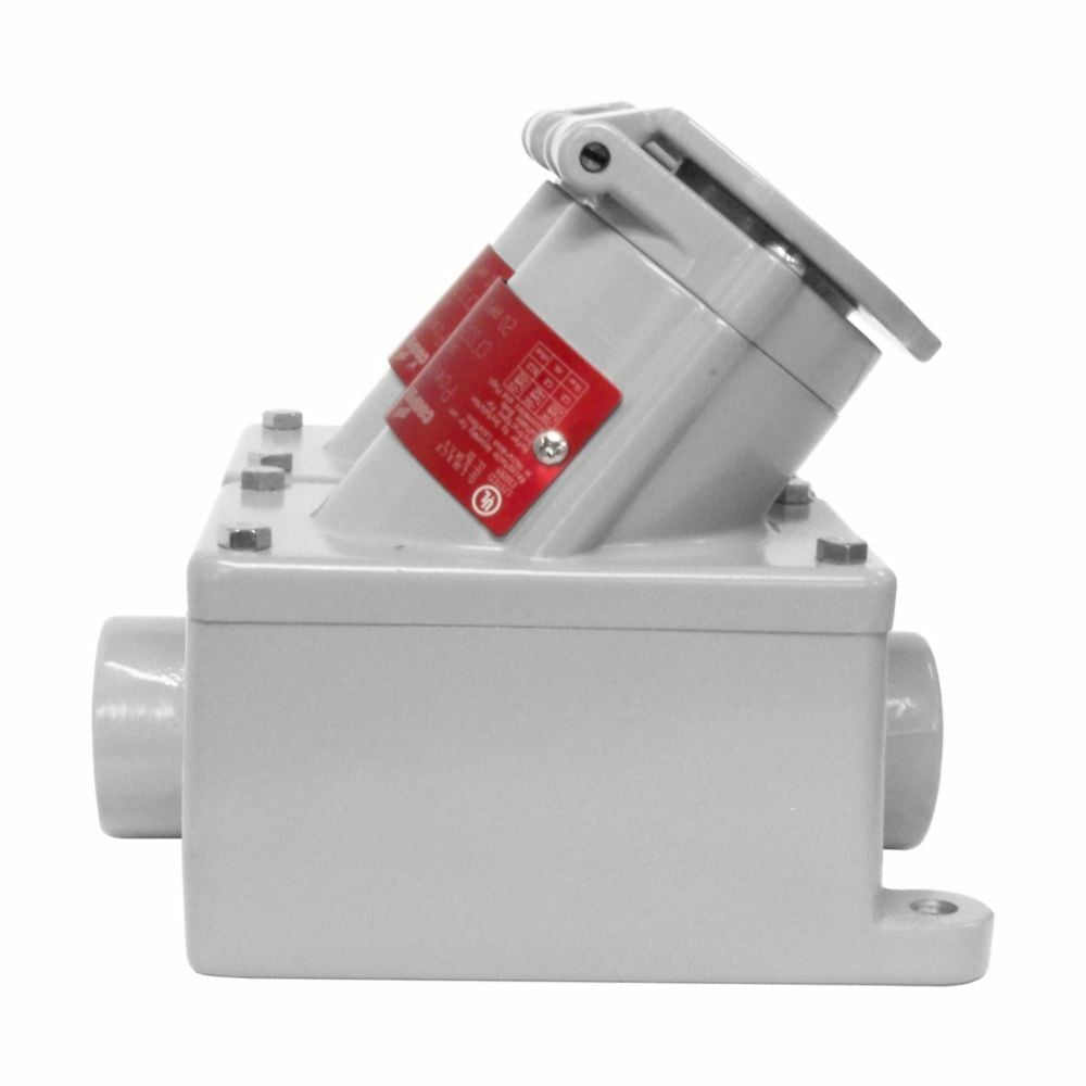 Eaton Crouse-Hinds series PowerGard receptacle assembly, 20A, Two-wire, three-pole, Copper-free aluminum, Two-gang, Through feed, 3/4", M15 model, 125 Vac