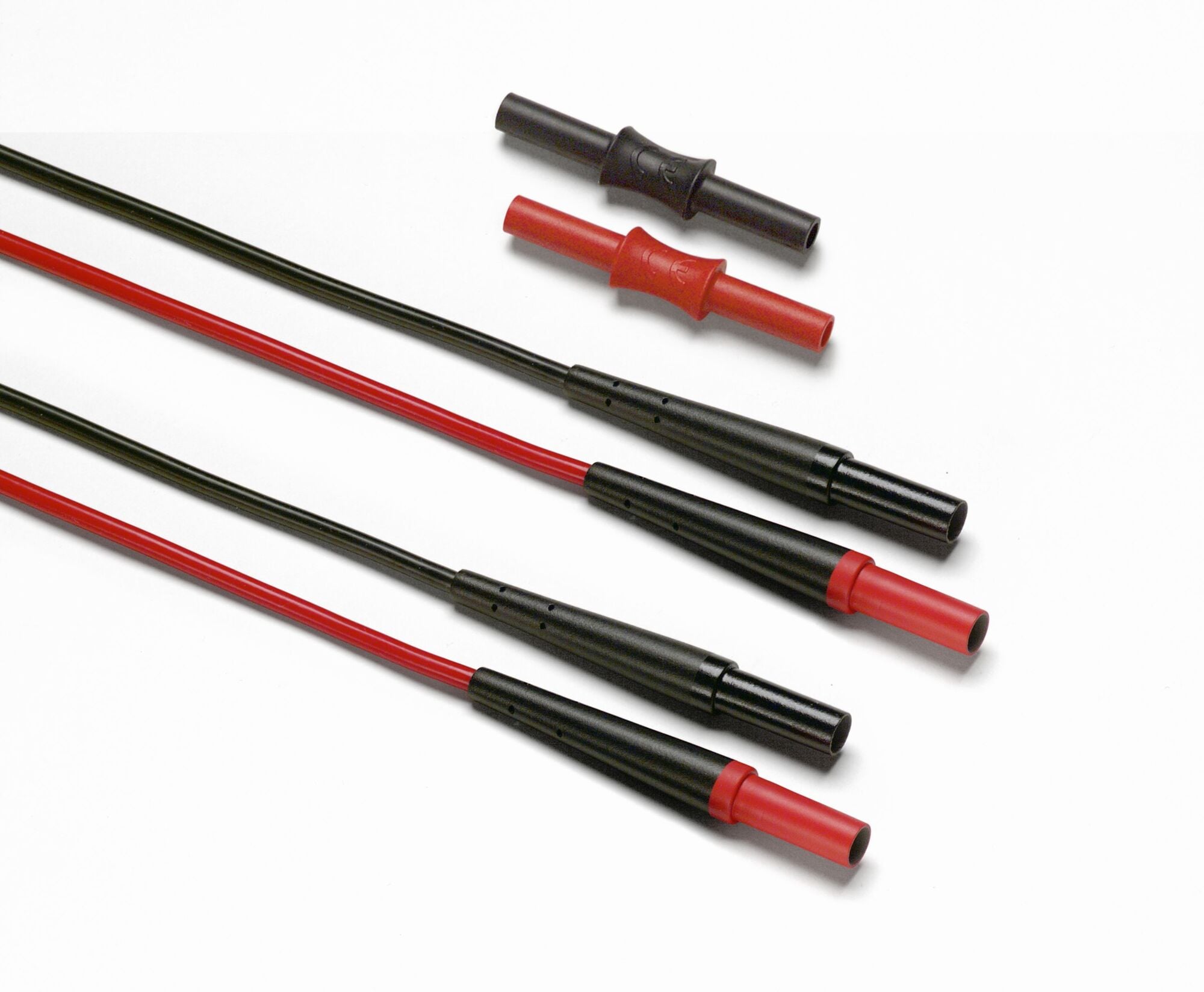 SureGrip accessories are designed to improve steadiness in slippery hands. Rubber overmolded surfaces and finger-hugging curves give the user a comfortable, reliable grip on the accessory so they can focus on making an accurate measurement. One pair (red, black) of silicone insulated leads with straingth connectors on both ends.  Reinforced strain relief, extends test leads by 1.5m. Includes one pair (red, black) of femail couplers. 600 V CAT IV, 1000 V CAT III, 10 A rating, UL Listed