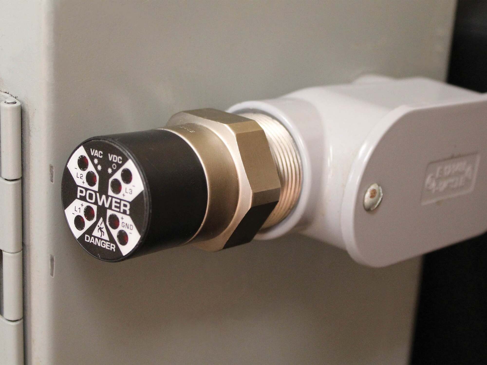 1 1/2" NPT Conduit Adapter for Voltage Indicator