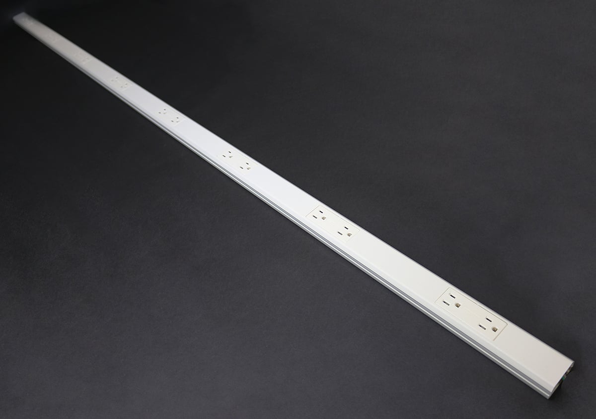 Non-Metallic Prewired Plugmold  Multioutlet Surface Raceway; 8 Outlets, 6 Feet, Ivory