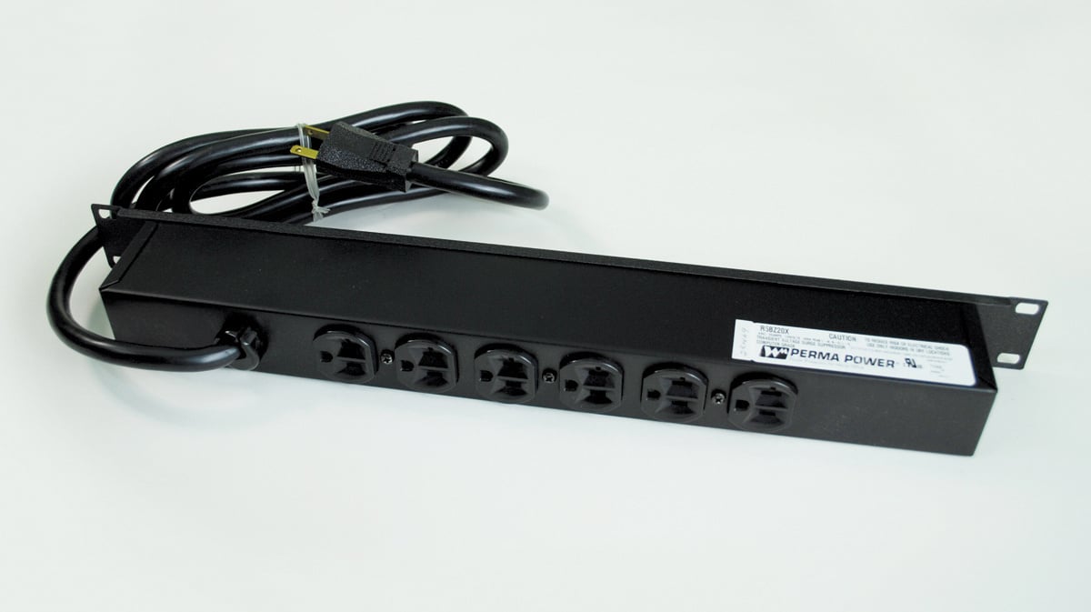 SURGE 20A, 1U, 5R OL,6FT, BK