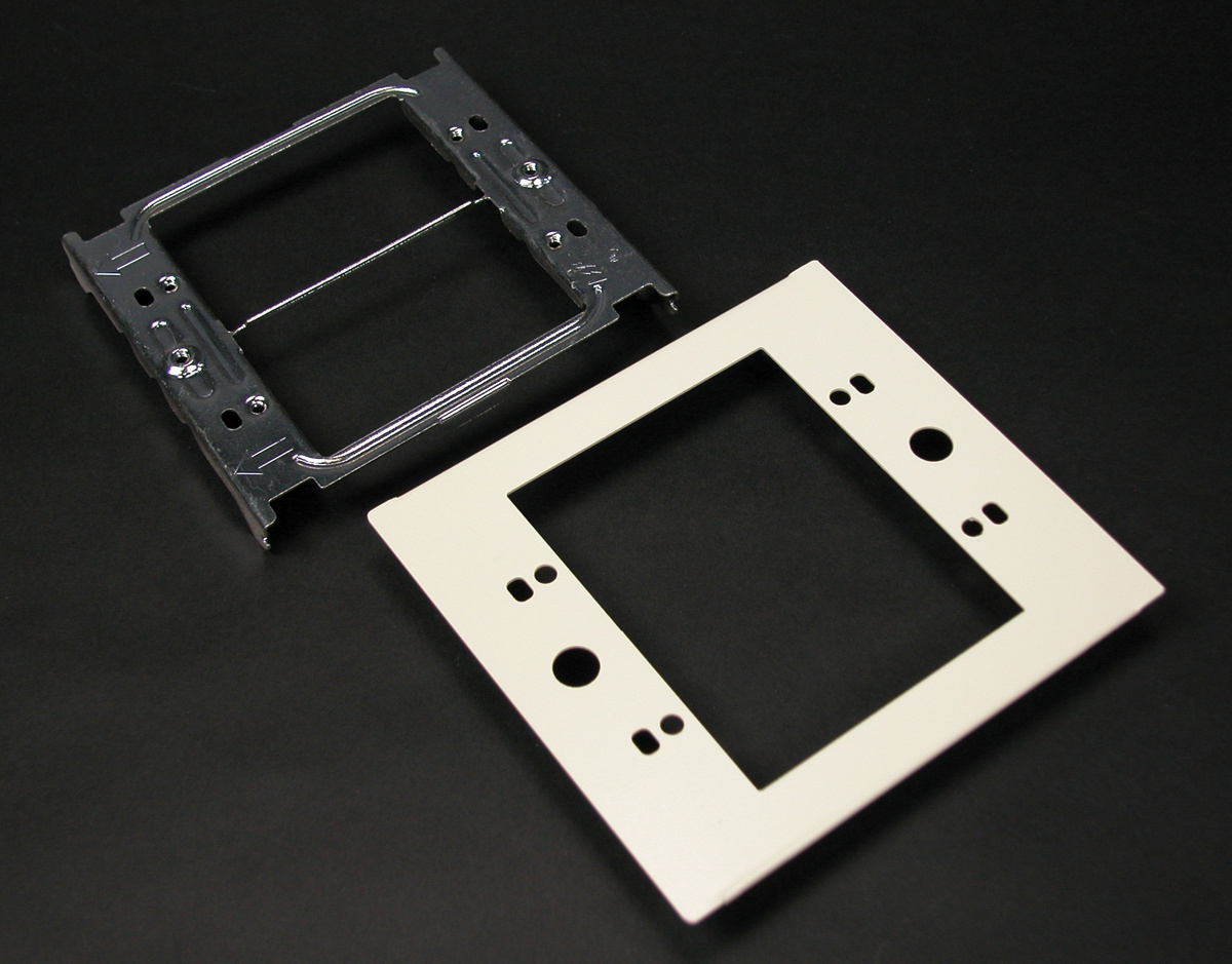 Overlapping Device Plate, Multi-Channel, Series: 4047, For Use With: 4000 Series Raceway, Steel, Ivory/Gray, Baked Enamel Coated/ScuffCoat™, 4-3/4 in OD x 5-1/8 in L